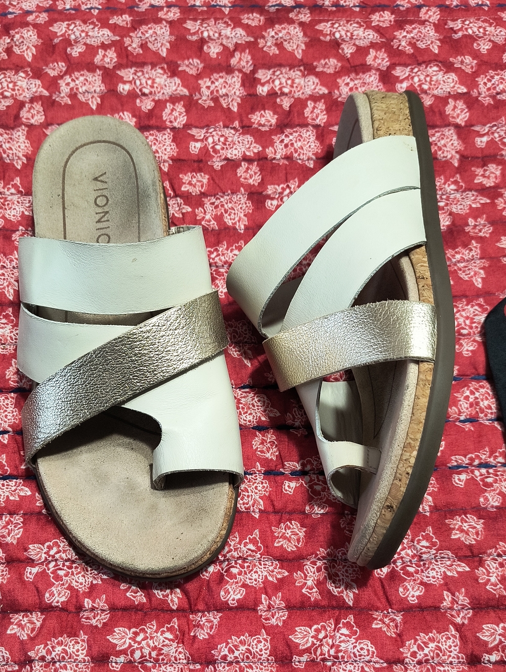 Vionic Louelle White and Gold Cross-Strap Slide Sandals